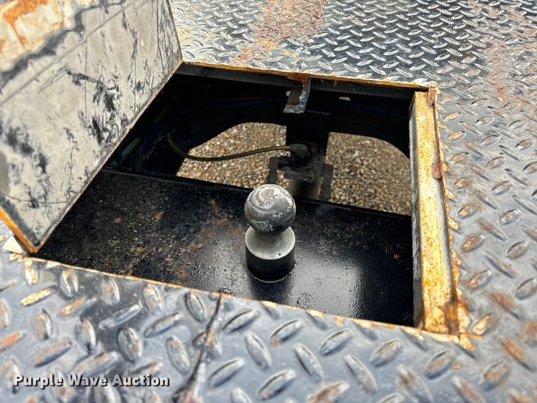 image for item OF9789 2006 International  7400 flatbed truck