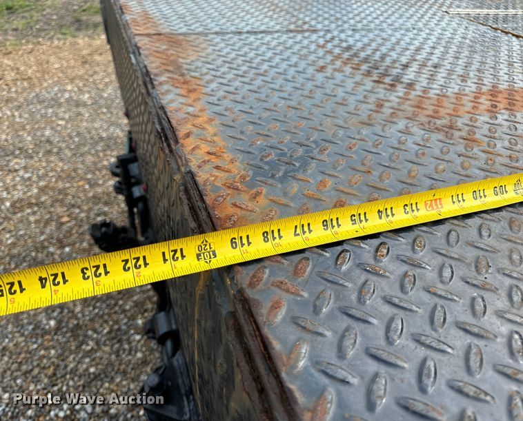 image for item OF9789 2006 International  7400 flatbed truck