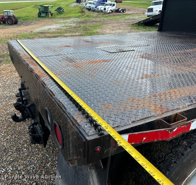 image for item OF9789 2006 International  7400 flatbed truck