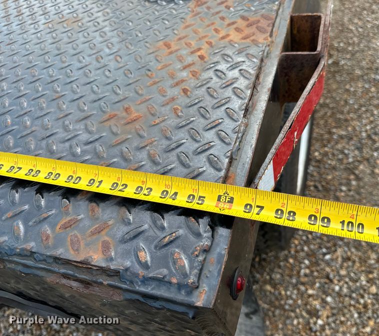 image for item OF9789 2006 International  7400 flatbed truck