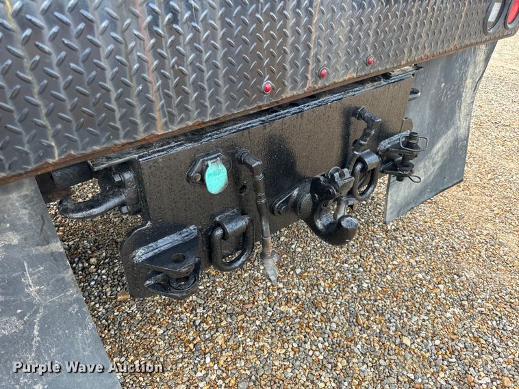 image for item OF9789 2006 International  7400 flatbed truck