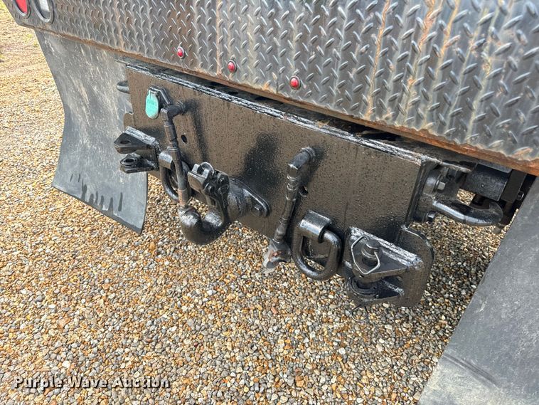 image for item OF9789 2006 International  7400 flatbed truck