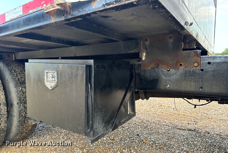 image for item OF9789 2006 International  7400 flatbed truck