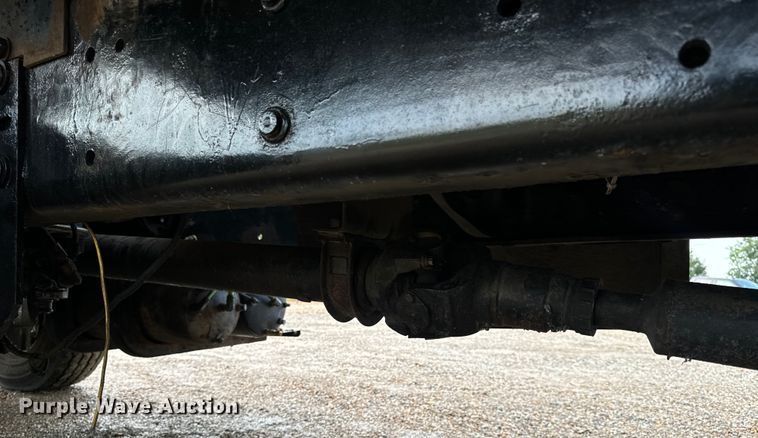 image for item OF9789 2006 International  7400 flatbed truck