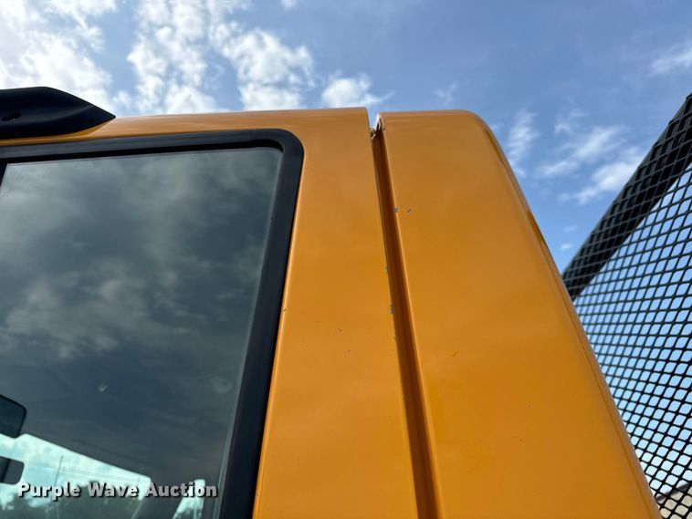 image for item OF9789 2006 International  7400 flatbed truck