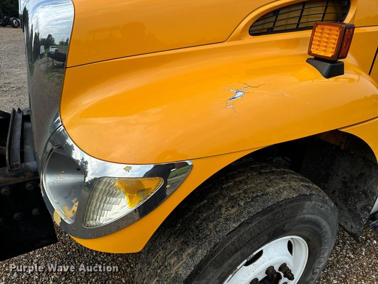 image for item OF9789 2006 International  7400 flatbed truck