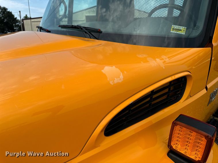 image for item OF9789 2006 International  7400 flatbed truck