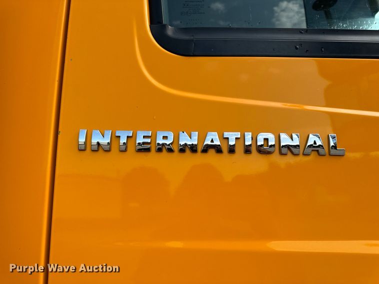 image for item OF9789 2006 International  7400 flatbed truck