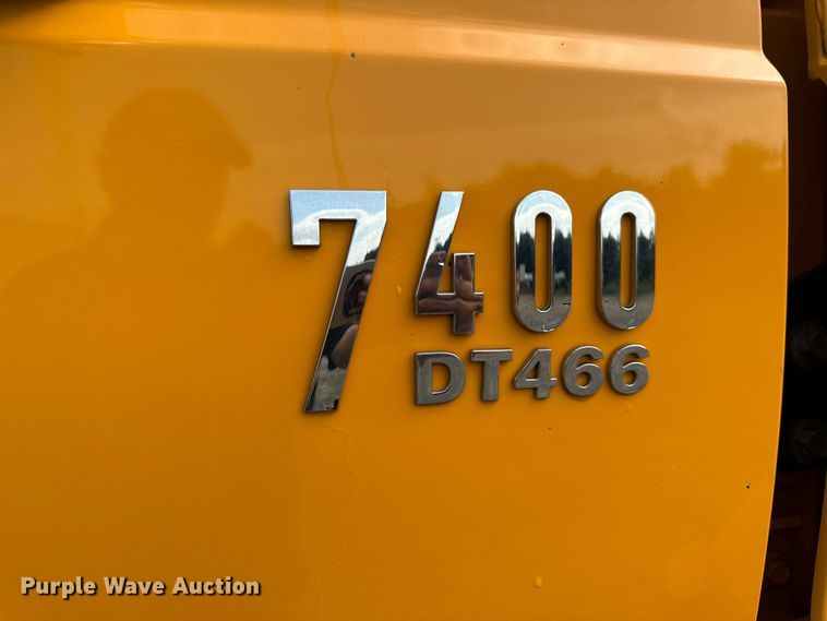 image for item OF9789 2006 International  7400 flatbed truck