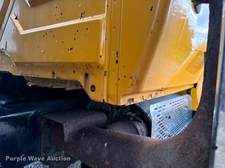 image for item OF9789 2006 International  7400 flatbed truck