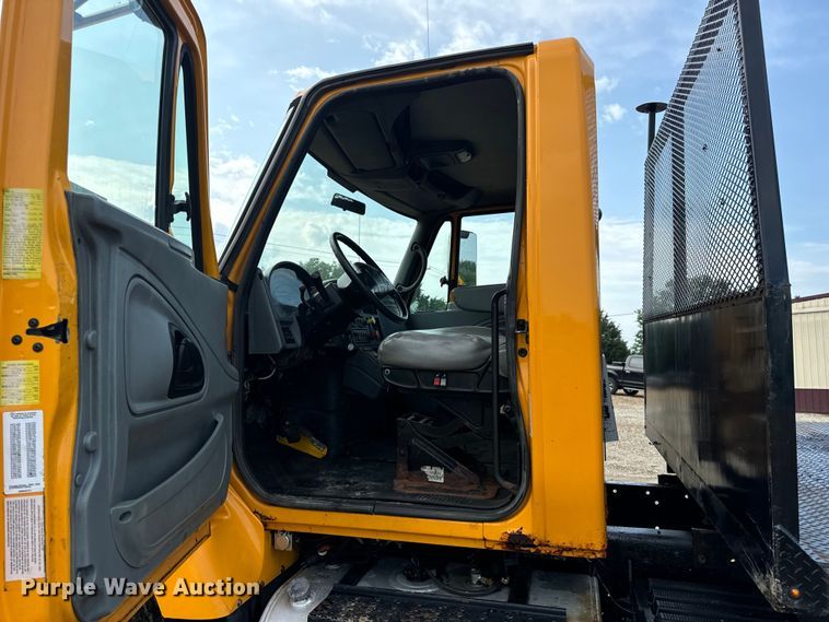 image for item OF9789 2006 International  7400 flatbed truck