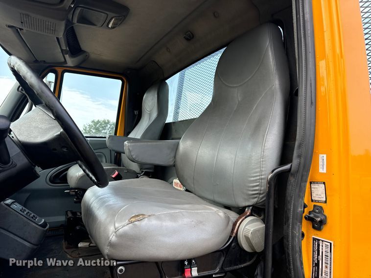 image for item OF9789 2006 International  7400 flatbed truck