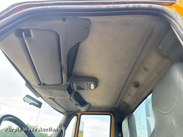 image for item OF9789 2006 International  7400 flatbed truck