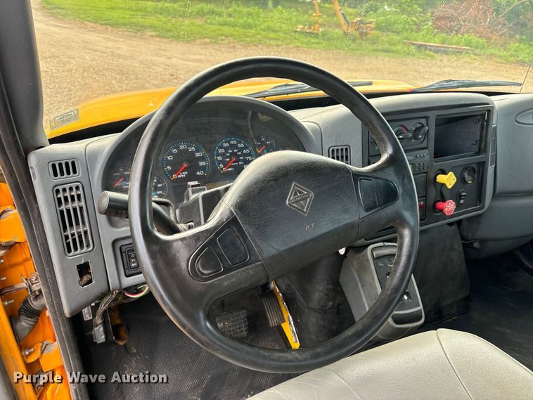 image for item OF9789 2006 International  7400 flatbed truck