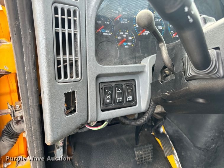 image for item OF9789 2006 International  7400 flatbed truck