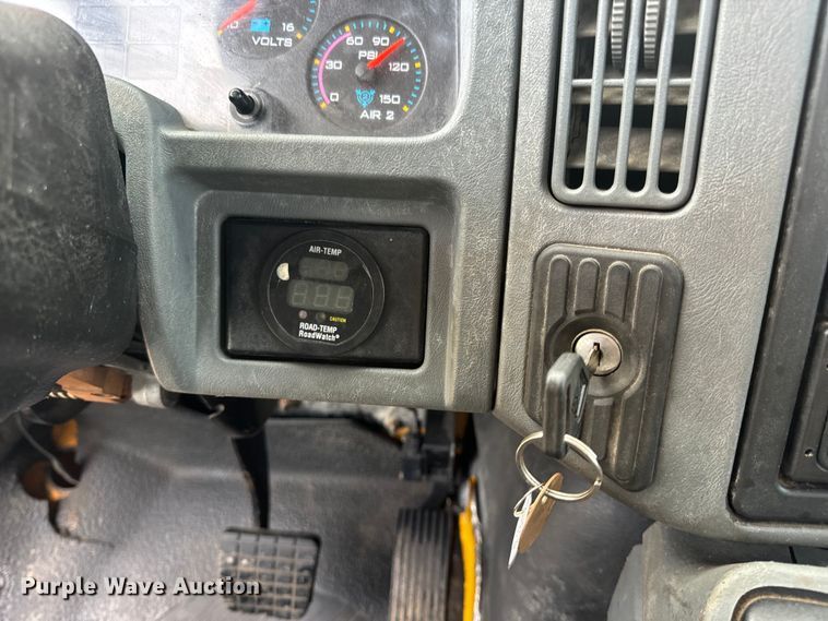 image for item OF9789 2006 International  7400 flatbed truck