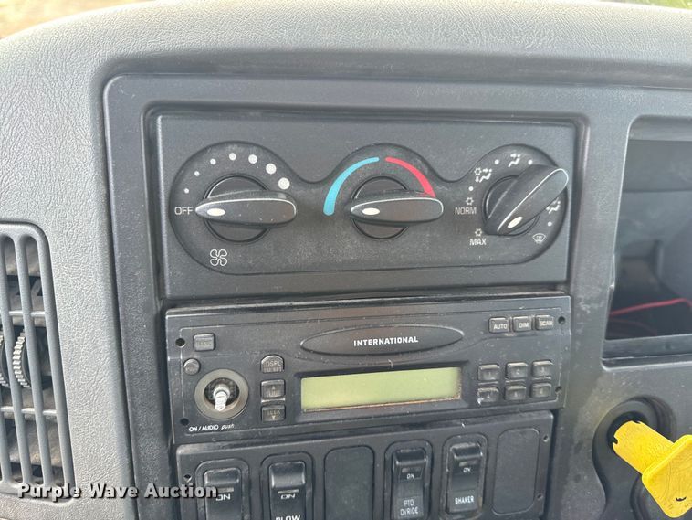 image for item OF9789 2006 International  7400 flatbed truck