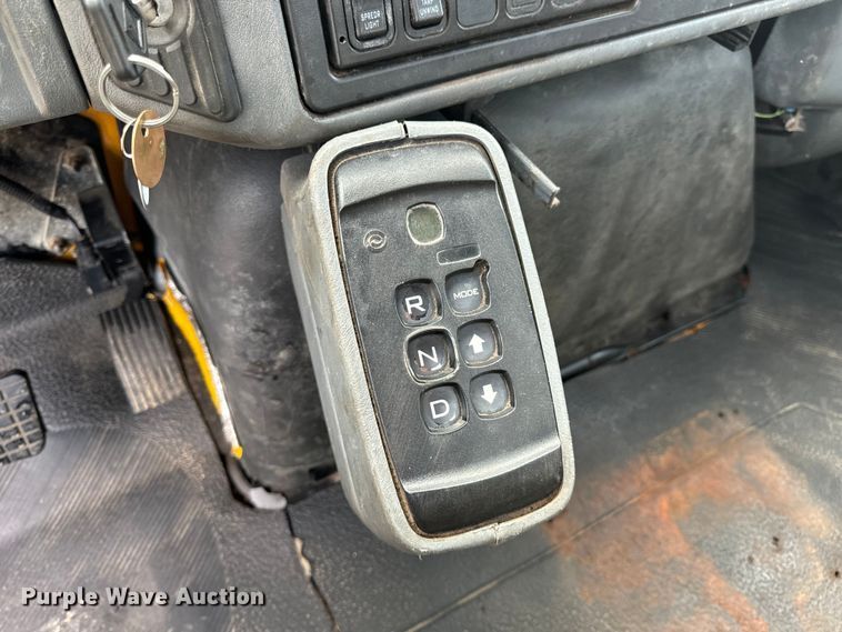 image for item OF9789 2006 International  7400 flatbed truck