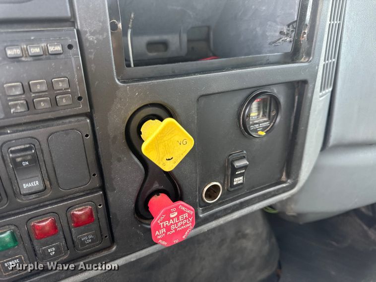 image for item OF9789 2006 International  7400 flatbed truck