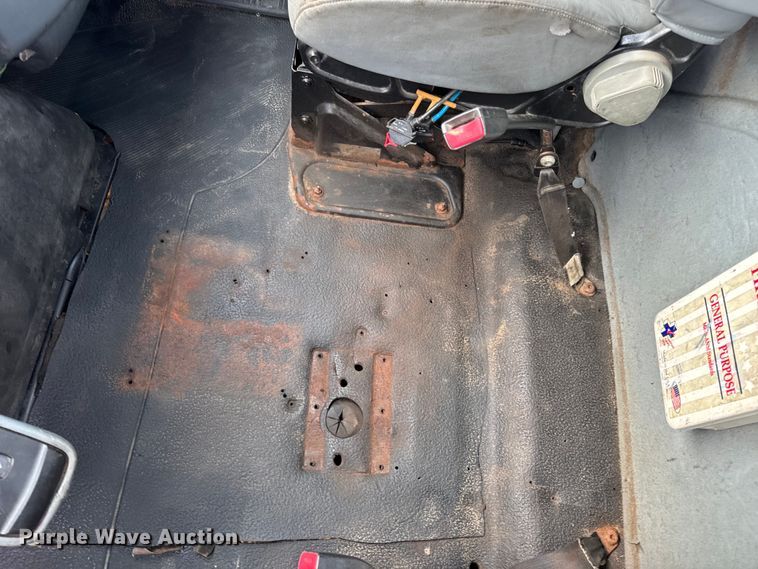 image for item OF9789 2006 International  7400 flatbed truck