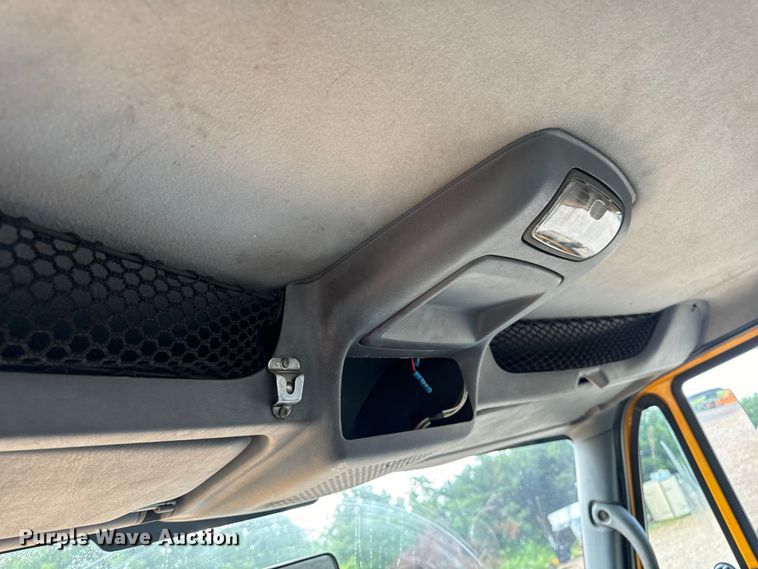 image for item OF9789 2006 International  7400 flatbed truck