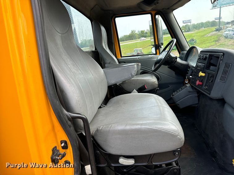 image for item OF9789 2006 International  7400 flatbed truck