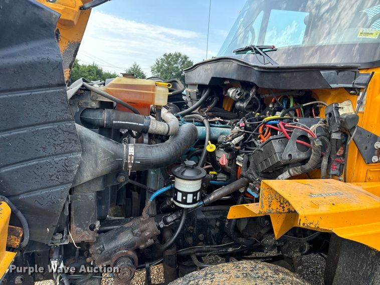 image for item OF9789 2006 International  7400 flatbed truck