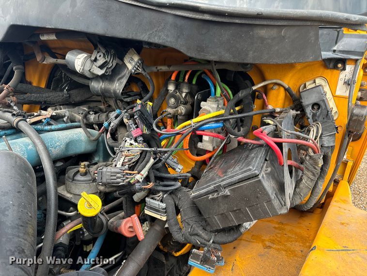 image for item OF9789 2006 International  7400 flatbed truck