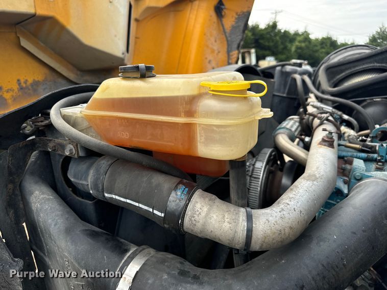 image for item OF9789 2006 International  7400 flatbed truck