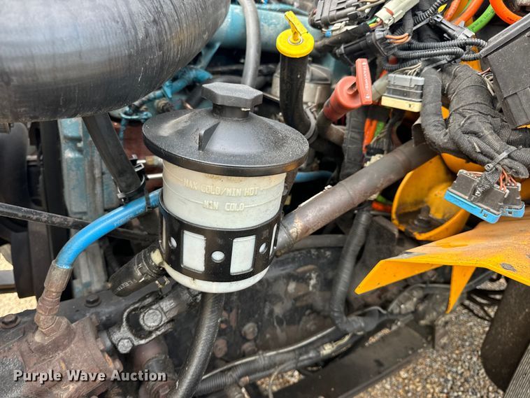 image for item OF9789 2006 International  7400 flatbed truck