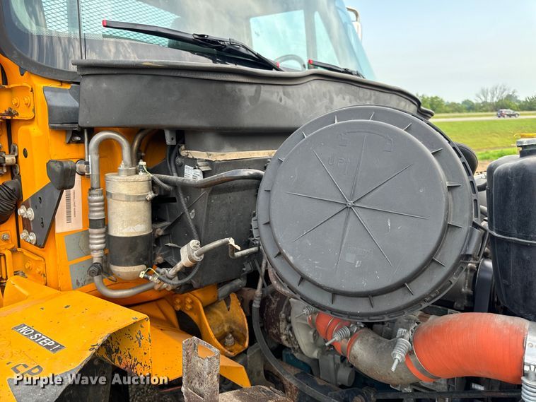 image for item OF9789 2006 International  7400 flatbed truck