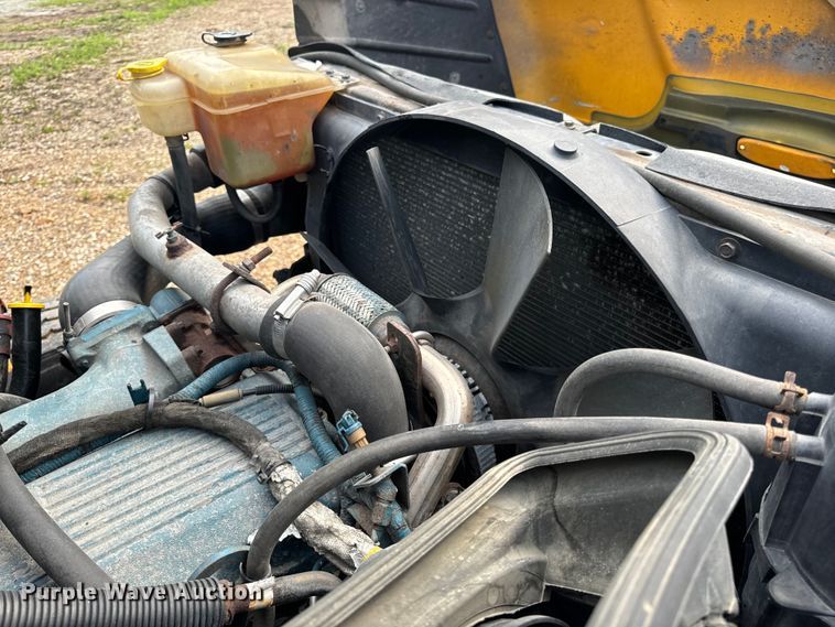 image for item OF9789 2006 International  7400 flatbed truck