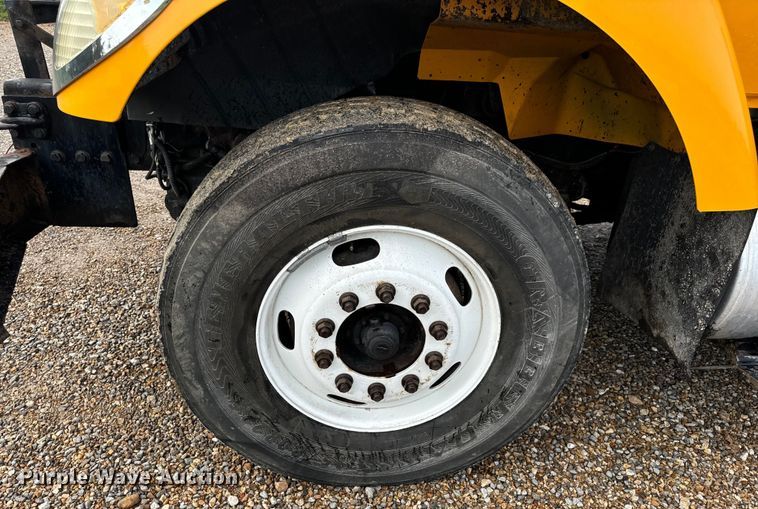 image for item OF9789 2006 International  7400 flatbed truck