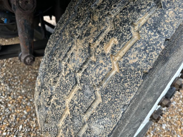 image for item OF9789 2006 International  7400 flatbed truck