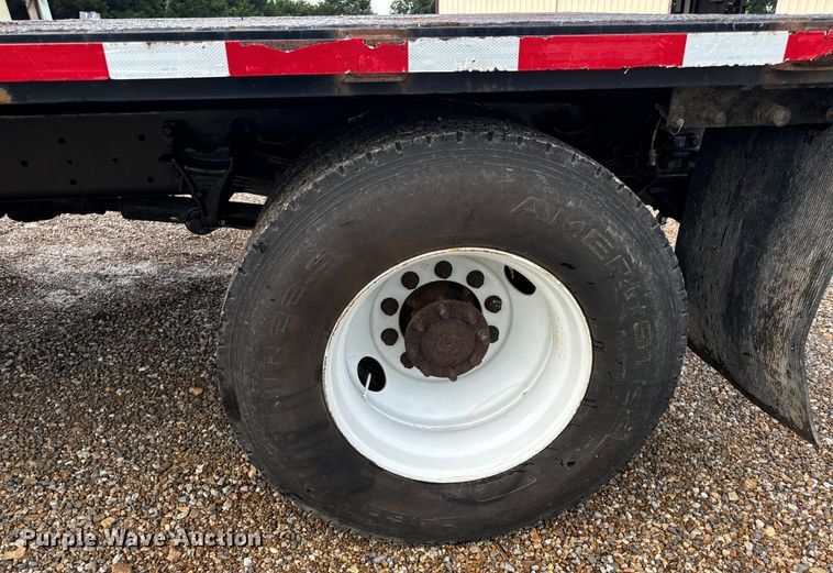 image for item OF9789 2006 International  7400 flatbed truck
