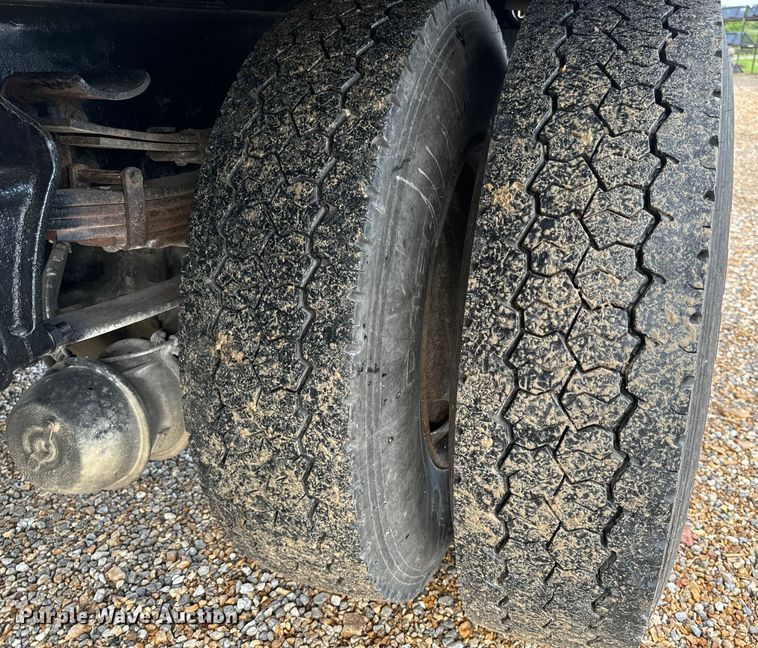 image for item OF9789 2006 International  7400 flatbed truck