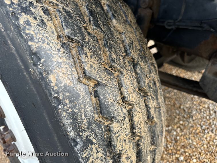 image for item OF9789 2006 International  7400 flatbed truck