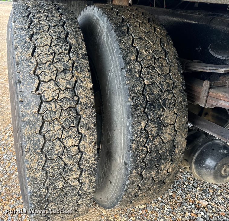 image for item OF9789 2006 International  7400 flatbed truck