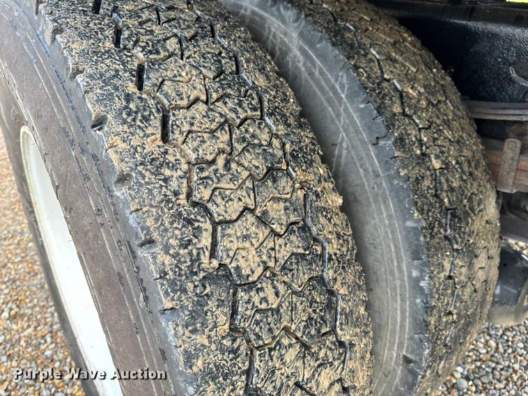 image for item OF9789 2006 International  7400 flatbed truck