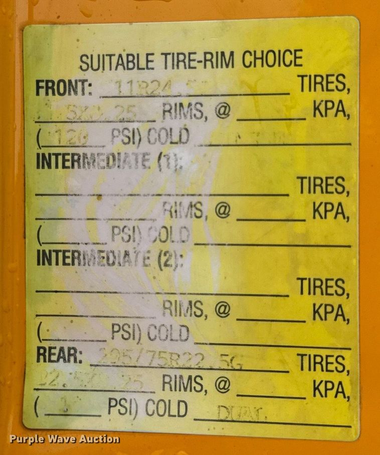 image for item OF9789 2006 International  7400 flatbed truck