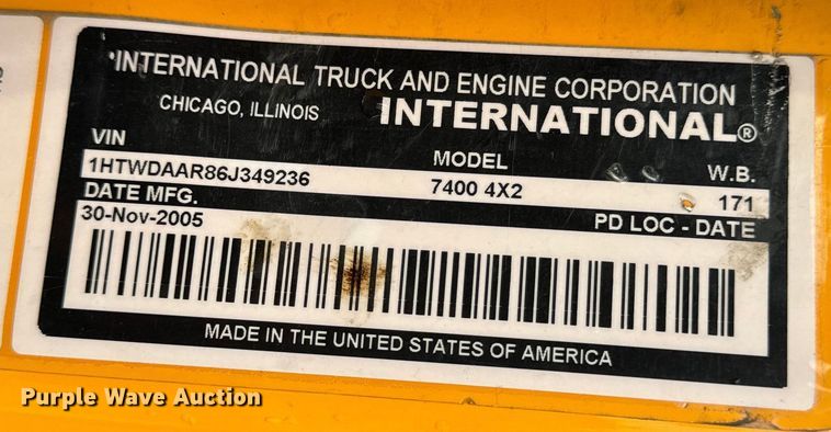 image for item OF9789 2006 International  7400 flatbed truck
