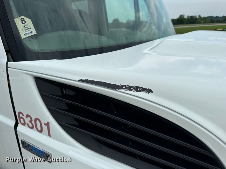 image for item OF9790 2009 International  WorkStar 7500 box truck