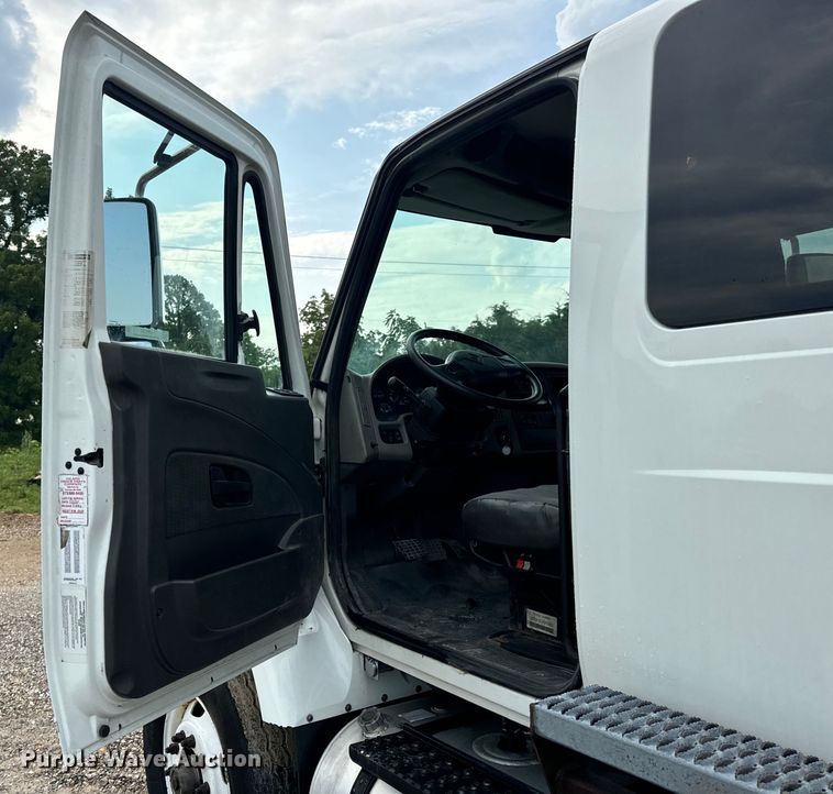 image for item OF9790 2009 International  WorkStar 7500 box truck