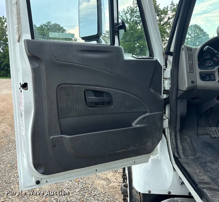 image for item OF9790 2009 International  WorkStar 7500 box truck