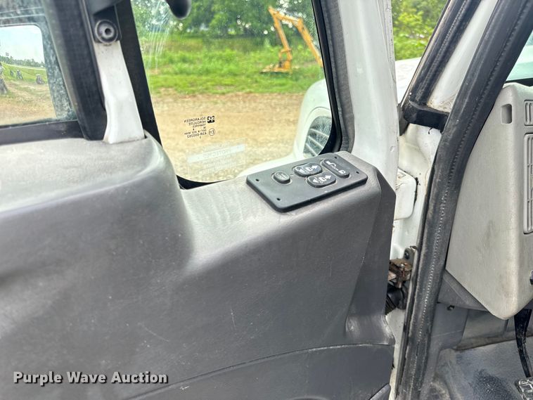 image for item OF9790 2009 International  WorkStar 7500 box truck