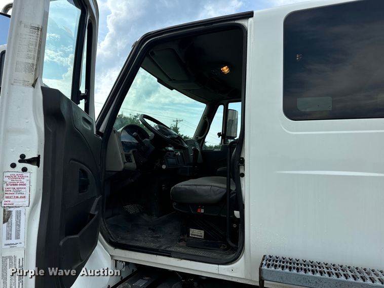 image for item OF9790 2009 International  WorkStar 7500 box truck