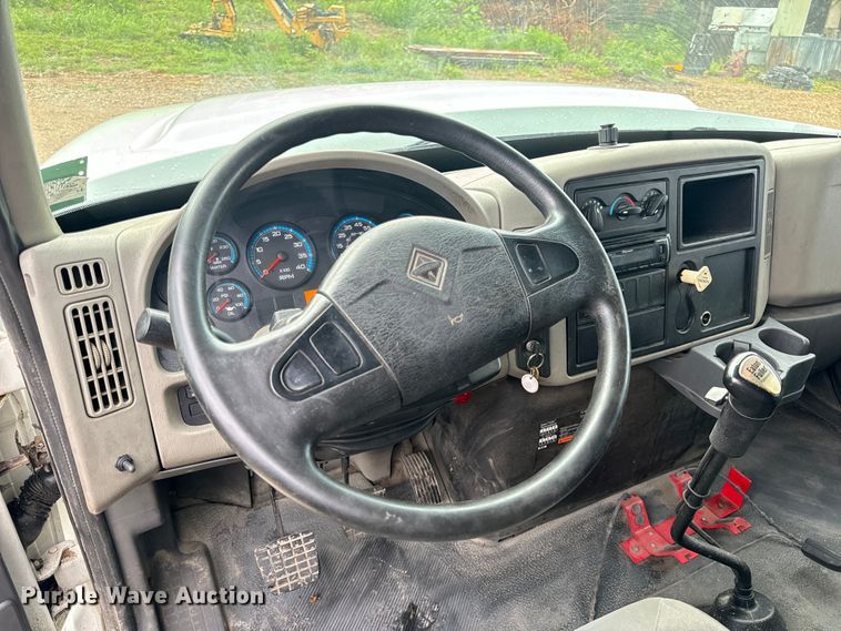 image for item OF9790 2009 International  WorkStar 7500 box truck