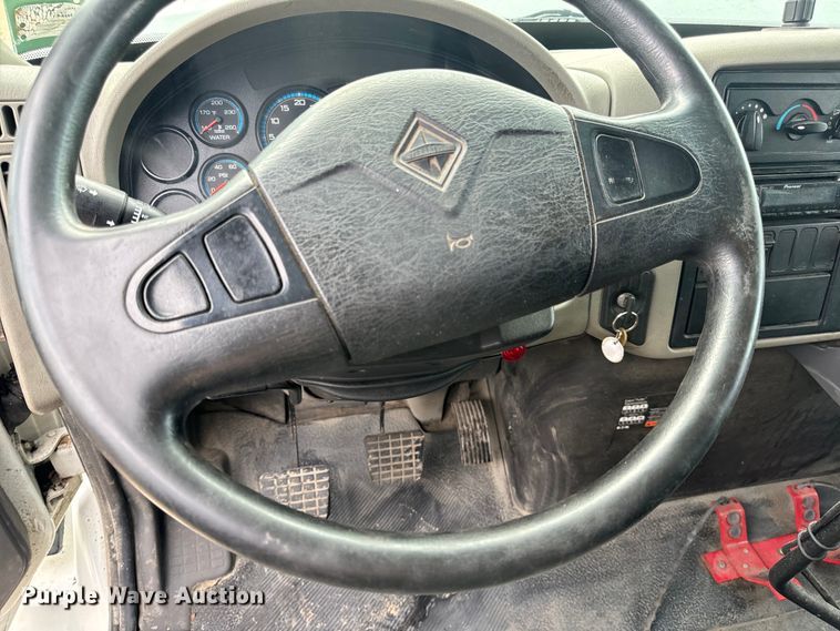 image for item OF9790 2009 International  WorkStar 7500 box truck