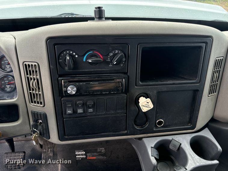 image for item OF9790 2009 International  WorkStar 7500 box truck