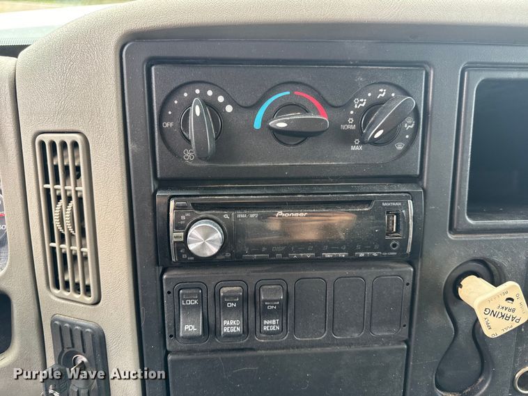 image for item OF9790 2009 International  WorkStar 7500 box truck